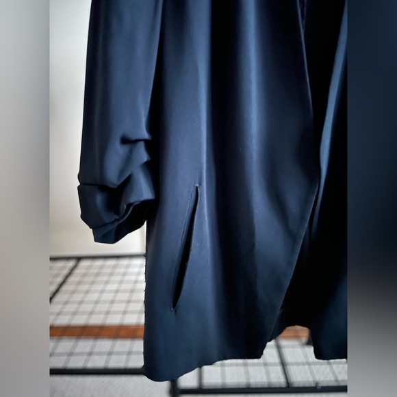 Aritzia Babaton Power Hip Blazer Size 2 - Picture 5 of 6